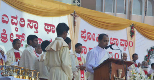 Huge number of Devotees at Annual Eucharistic Procession - Udupi Diocese 3